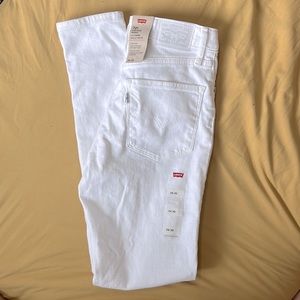Never worn white Levi’s. 721 high-rise skinny.